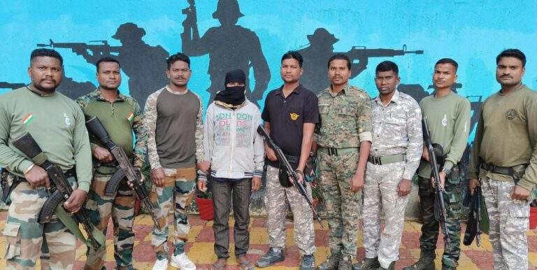 गढ़चिरौली पुलिस बल ने किया एक कट्टर माओवादी को गिरफ्तार