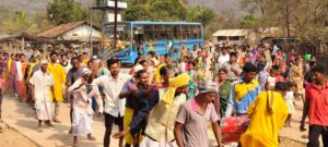 ७९ साल बाद तुमरकोठी में पहुँची एस.टी. बस